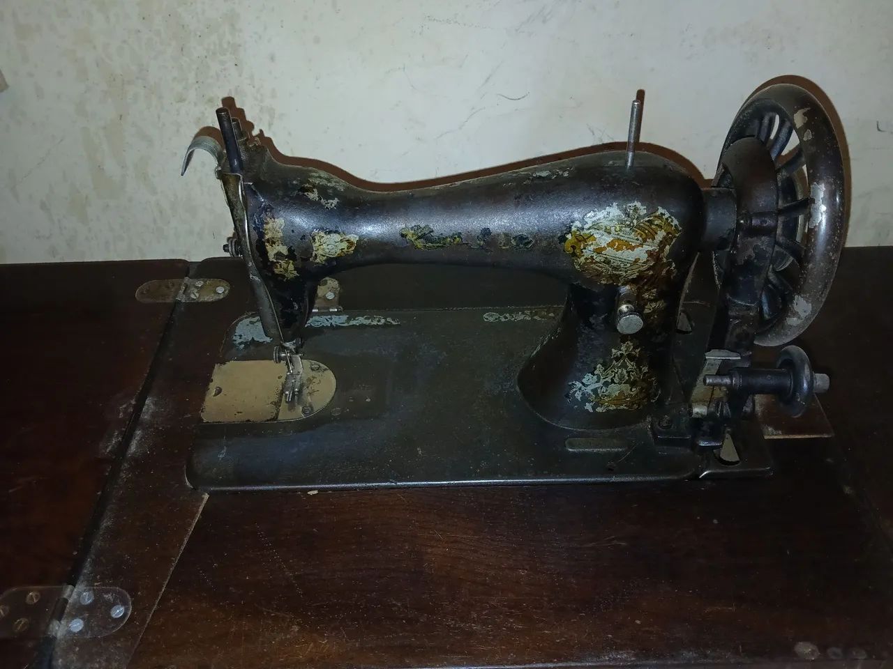 Maquina de costura antiga  - Foto 2