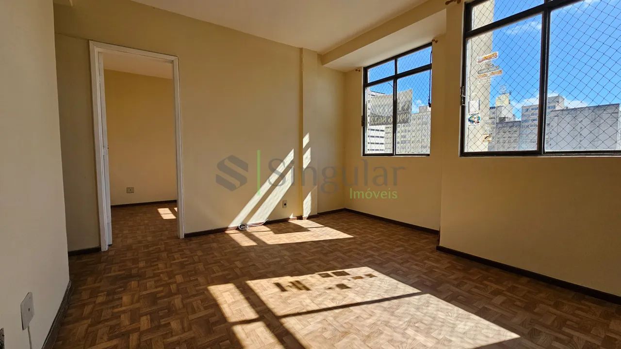 Quarto e Sala na Braz Bernardino Centro  6º andar com Elevador, vista e Sol da Manhã
