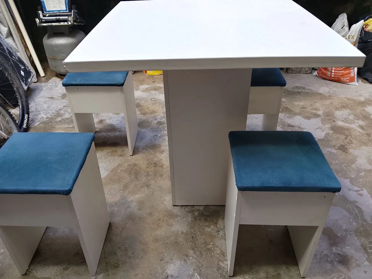 Mesa MDF com 4 banquetas  - Foto 2
