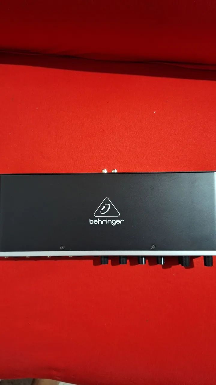INTERFACE DE AUDIO BEHRINGER UMC404HD 
