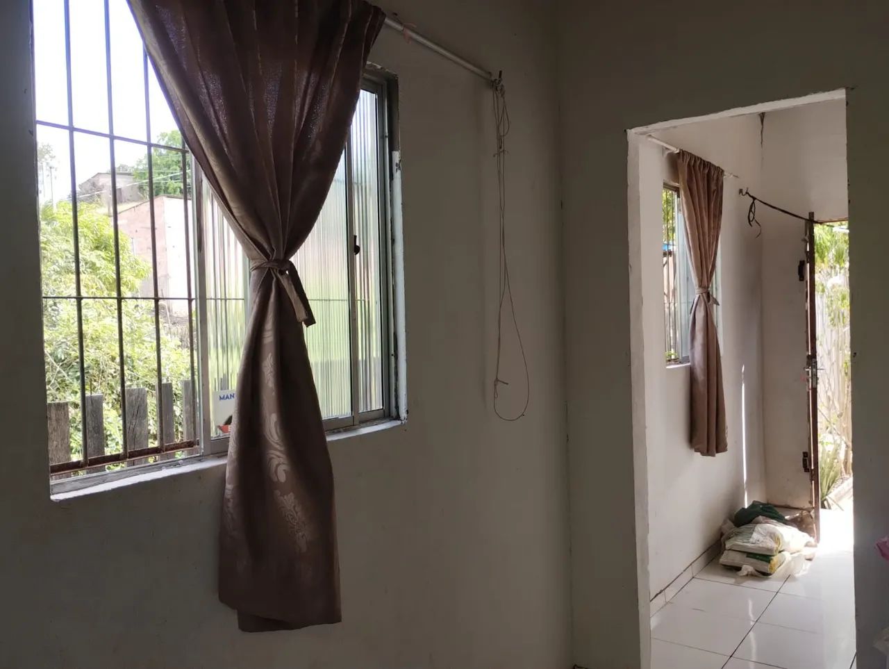 Vendo casa próximo escolar, próximo da avenida principal  - Foto 2