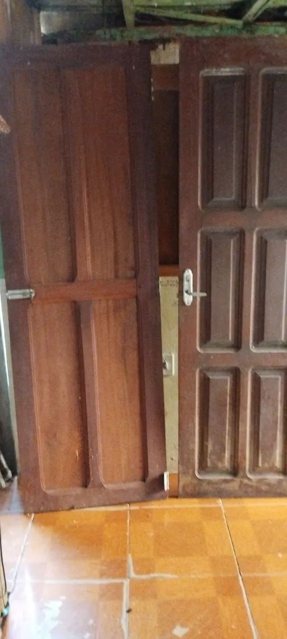 Portas em madeira resistente
