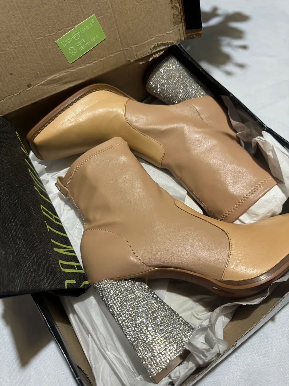 Bota nova nunca usada, Santa Lolla em couro pelica soft legítimo e pedrarias, perfeita!