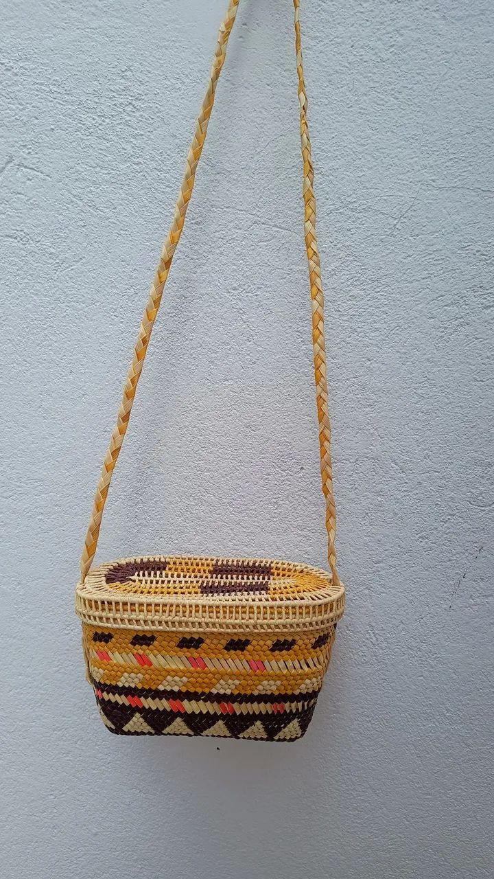 Bolsa em palha colorida 