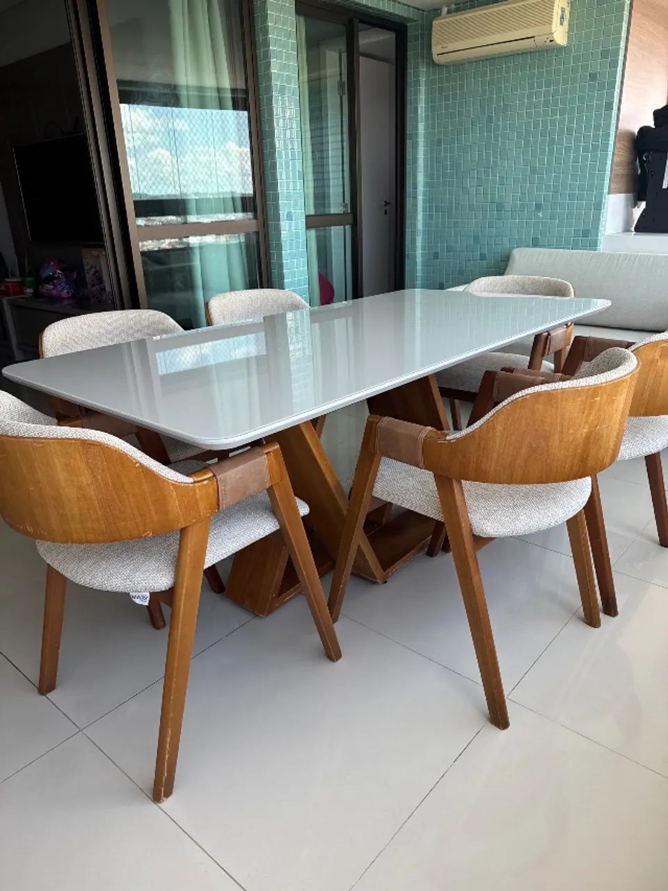 Conjunto mesa com seis cadeiras