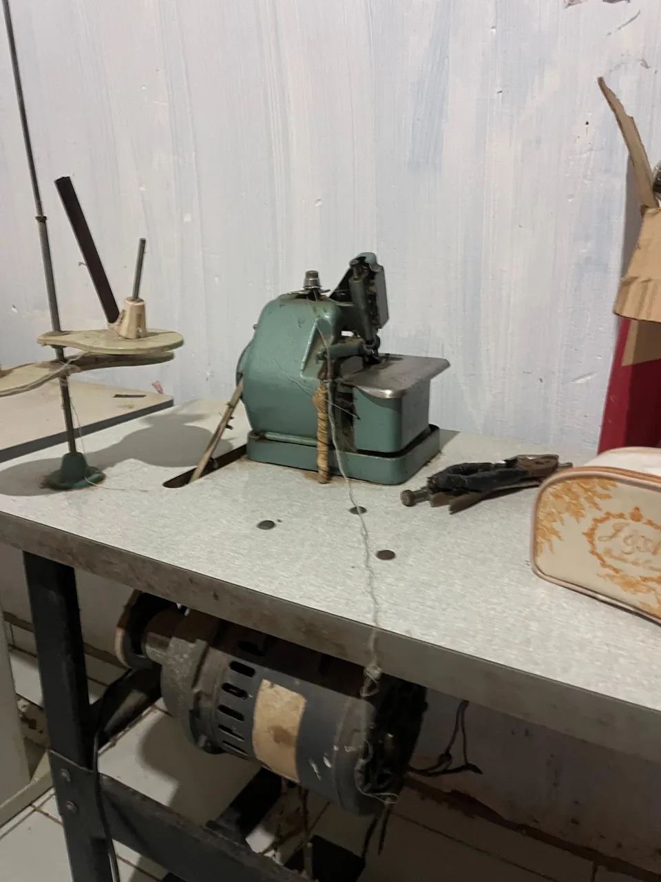 Máquina de costura overloque