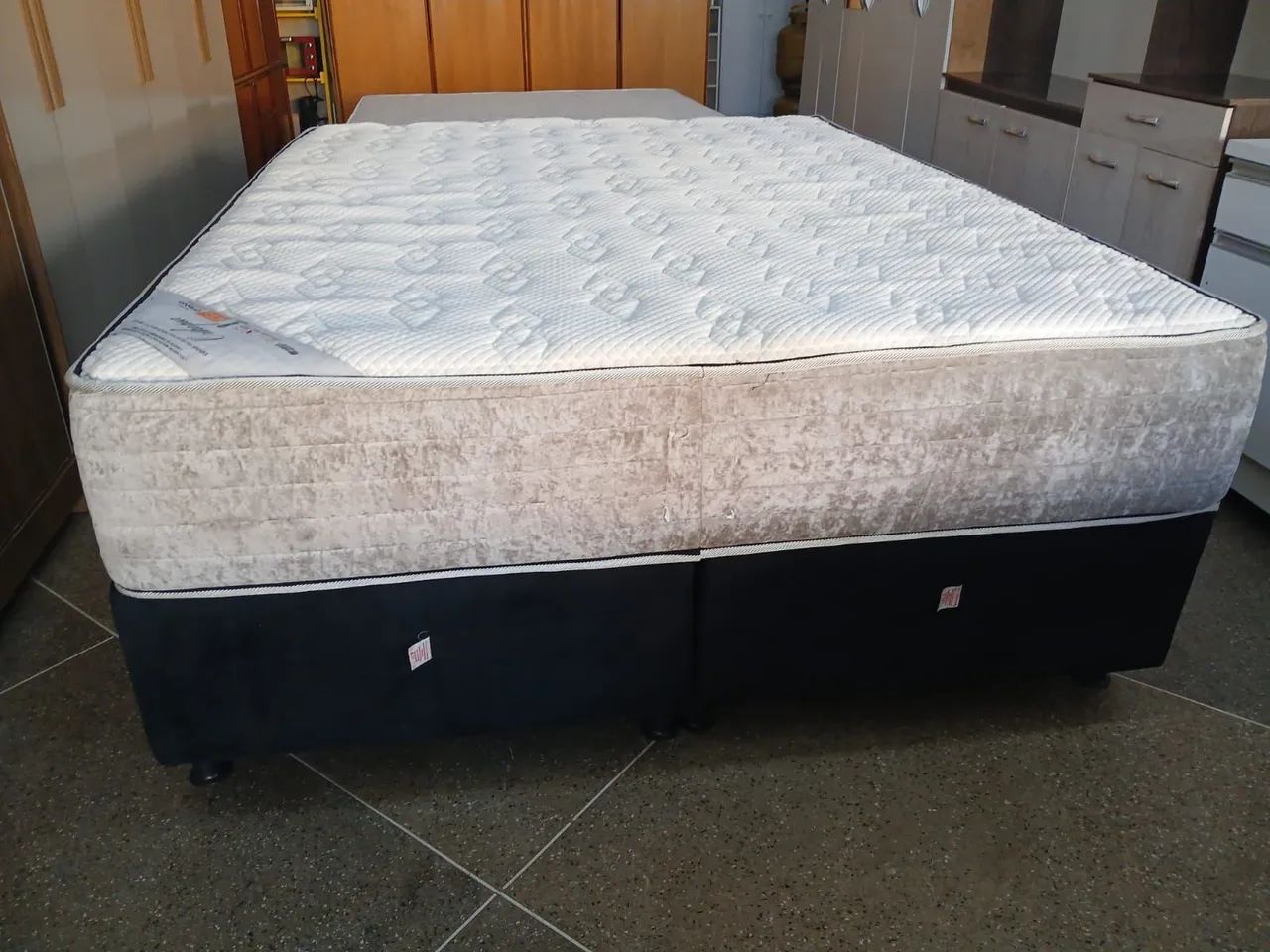 Cama box Queen size Colchão Ortobom molas ensacandas dividimos TB cartão  - Foto 6