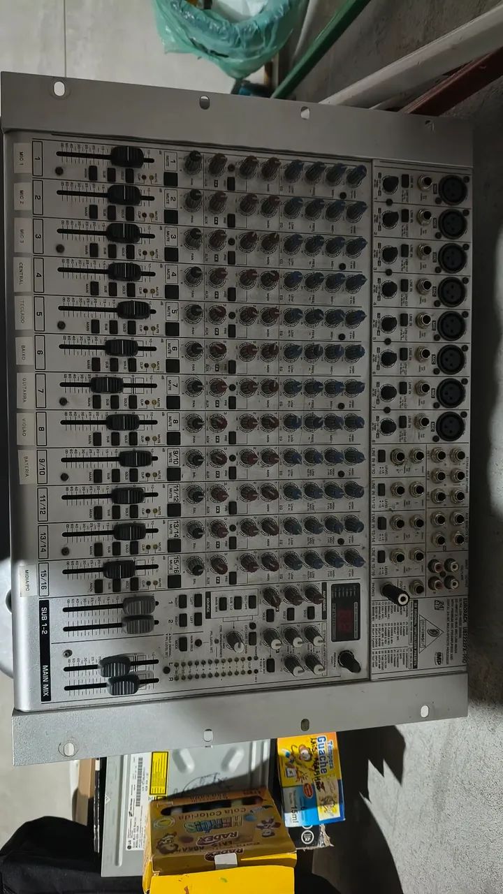 Mesa de som Behringer  - Foto 2