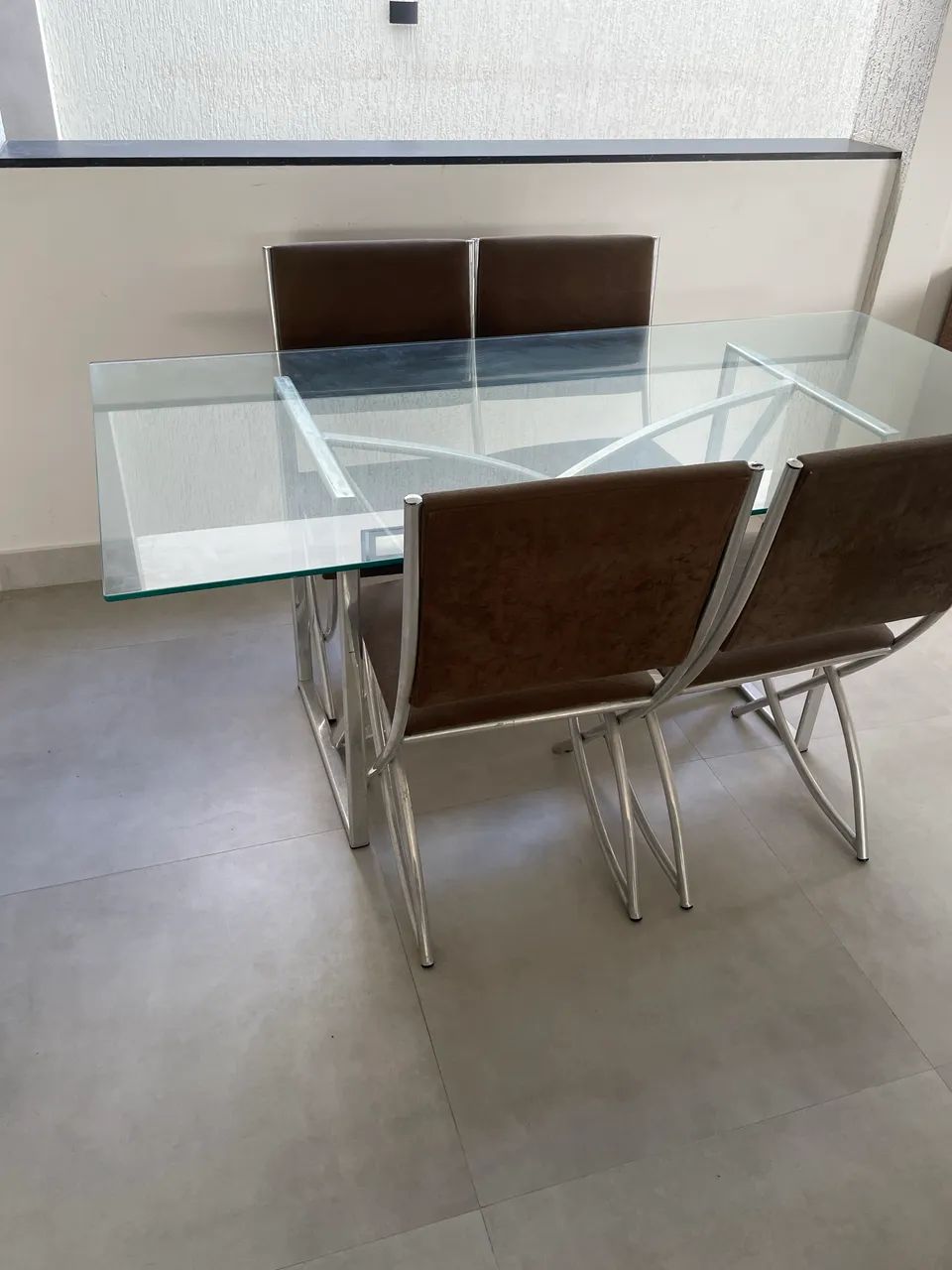 Mesa vidro e inox , acompanha  6 cadeiras  - Foto 2