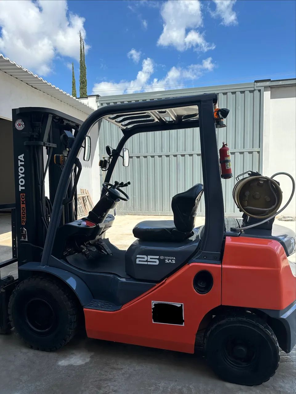 Empilhadeira Toyota 2.500kg Torre triplex 4,80mt - Foto 4