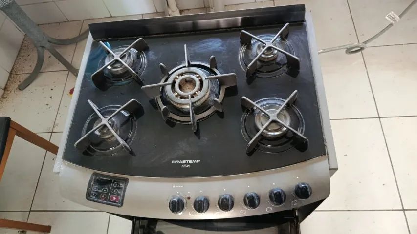 Fogão de Embutir com 05 bocas.