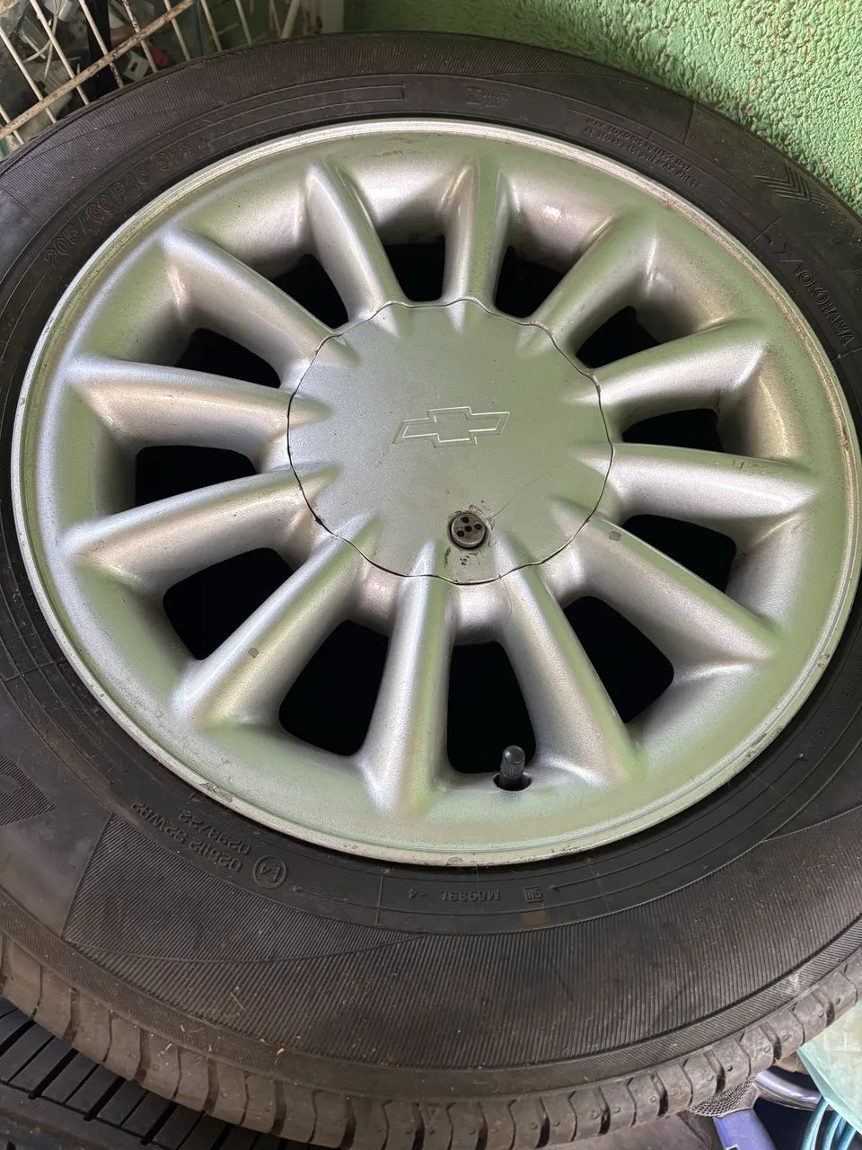 Jogo de rodas powertech Omega CD + 4 pneus em ótimo estado! - Foto 2