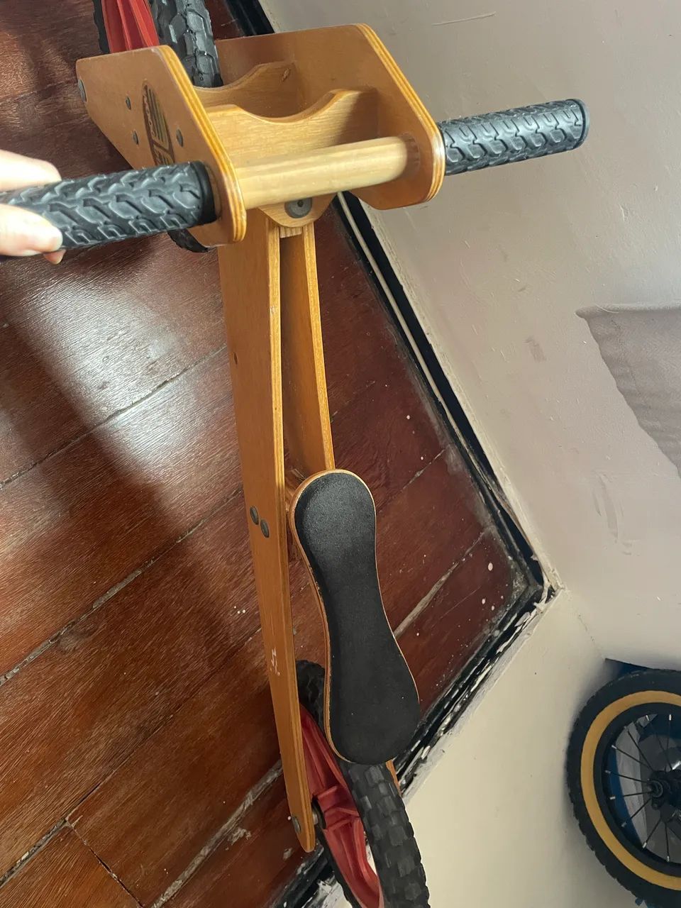 Bicicleta infantil de impulso de madeira - Foto 2