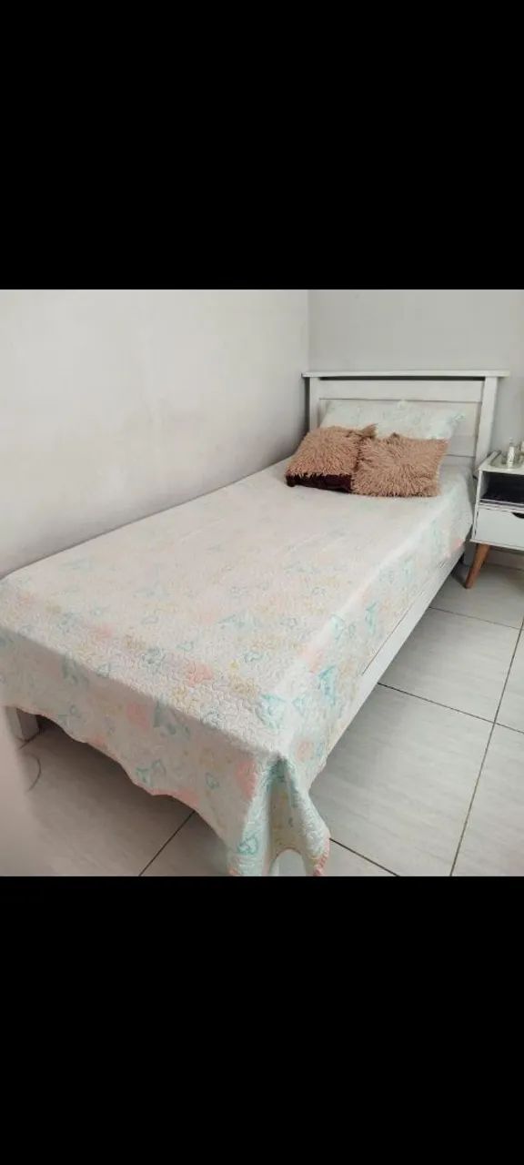 Excelente cama de solteiro madeira laqueada - Foto 4