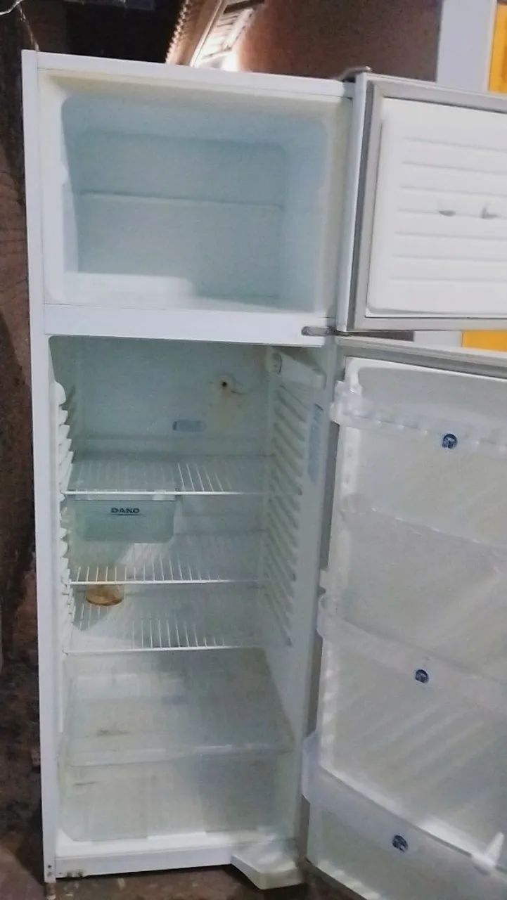 Vendo geladeira usada voltagem 220 - Foto 2