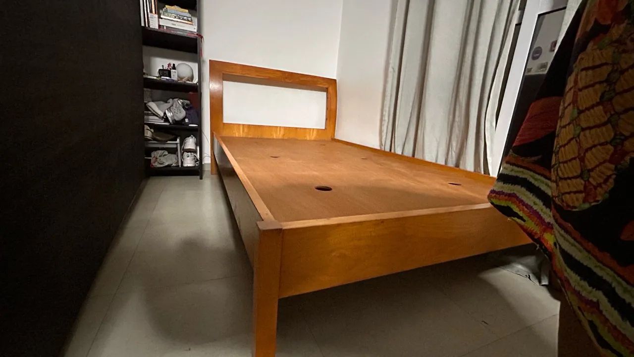 Cama solteiro king de madeira de verdade 