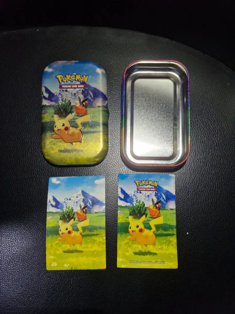 Lata com cartas pokémon com adesivo original copag