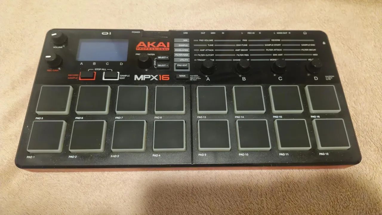 Akai MPX 16 Sampler