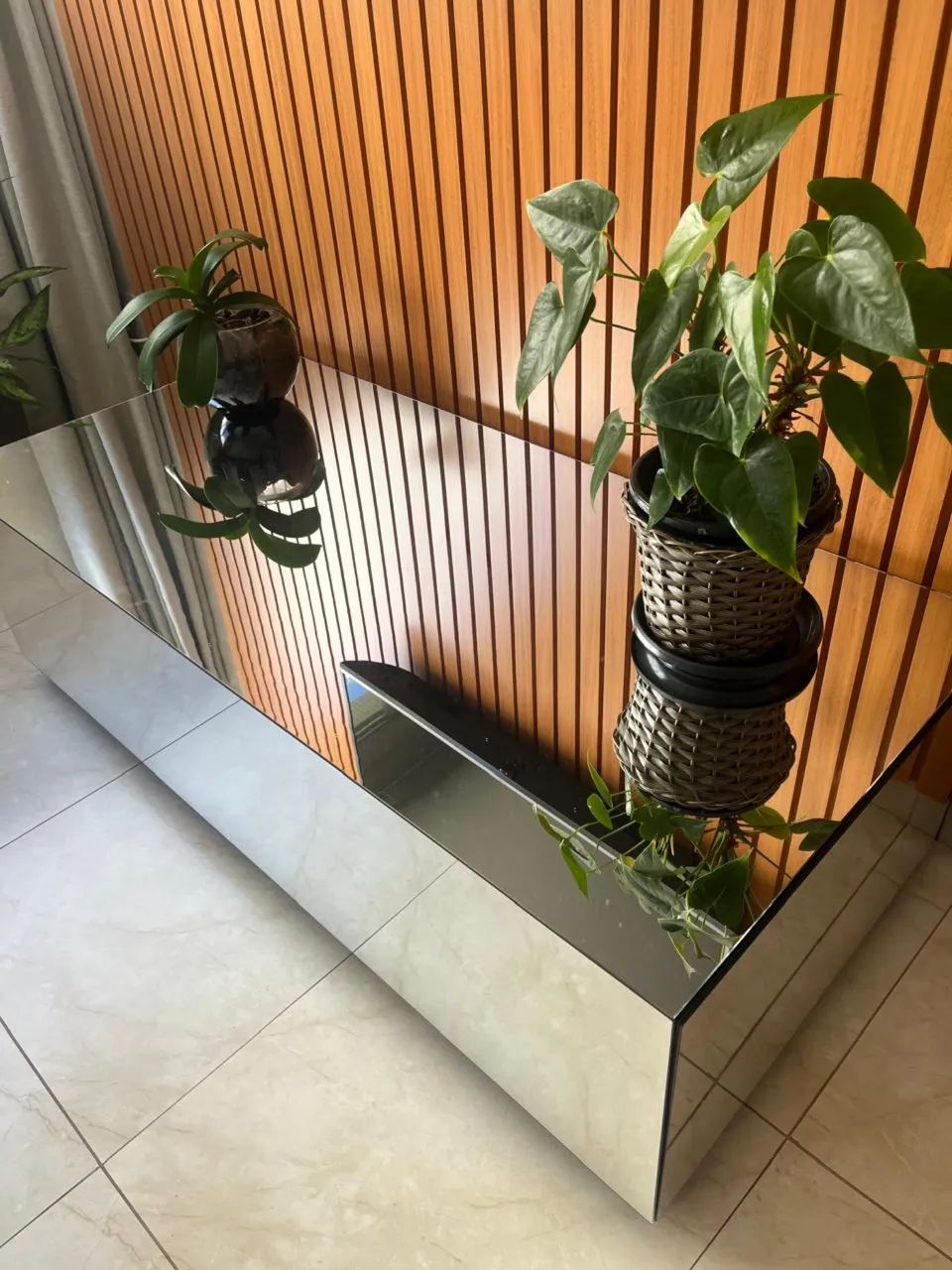 Mesa de centro espelhada com gavetas laterais  - Foto 4