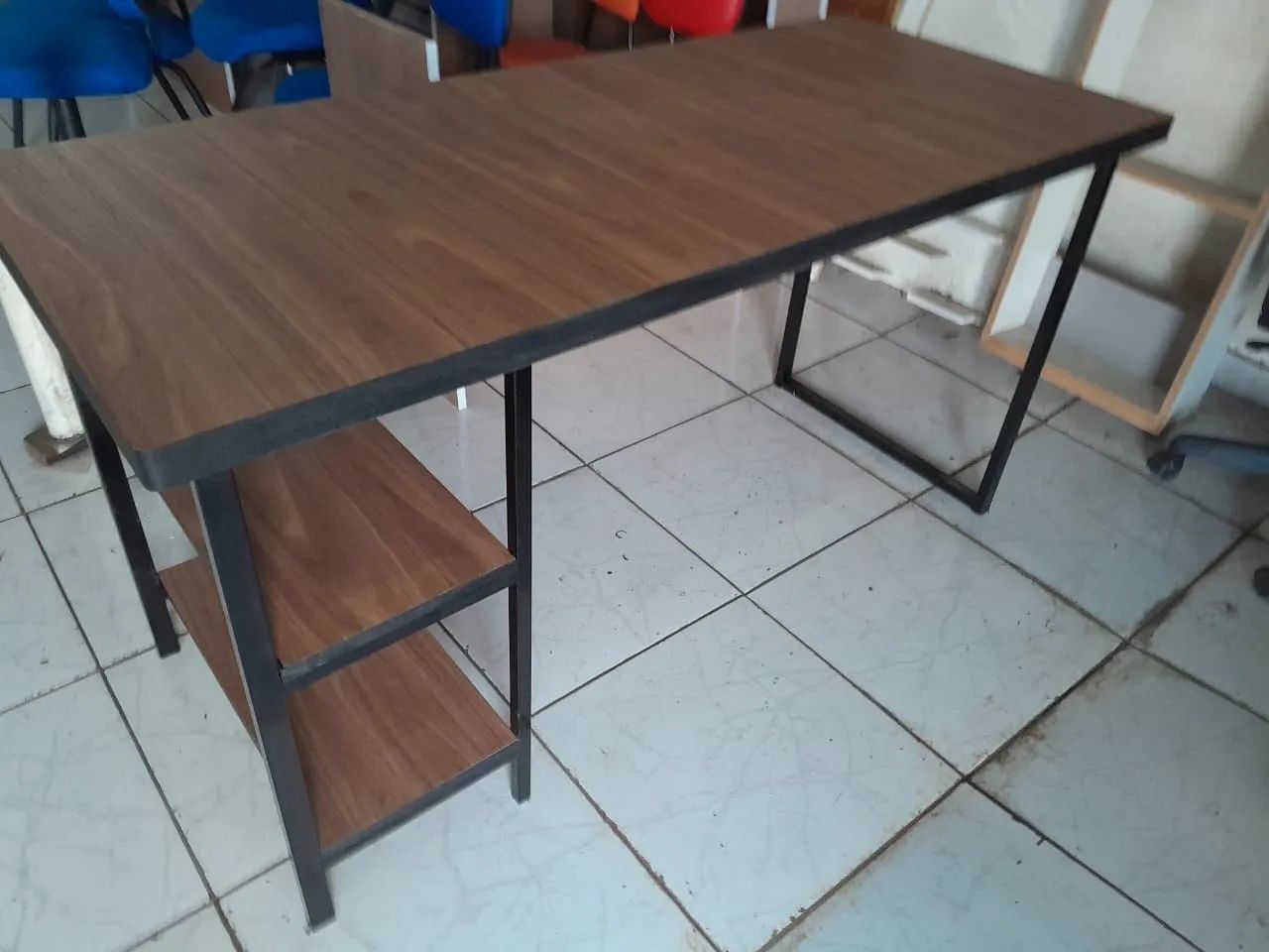 mesa com 2 prateleiras em mdf, frete grátis 