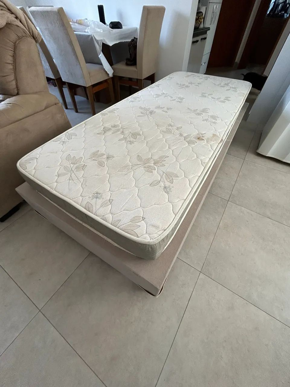 Vendo base cama box solteiro + colchão  - Foto 3