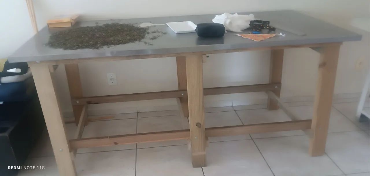 Mesa para panificação.  