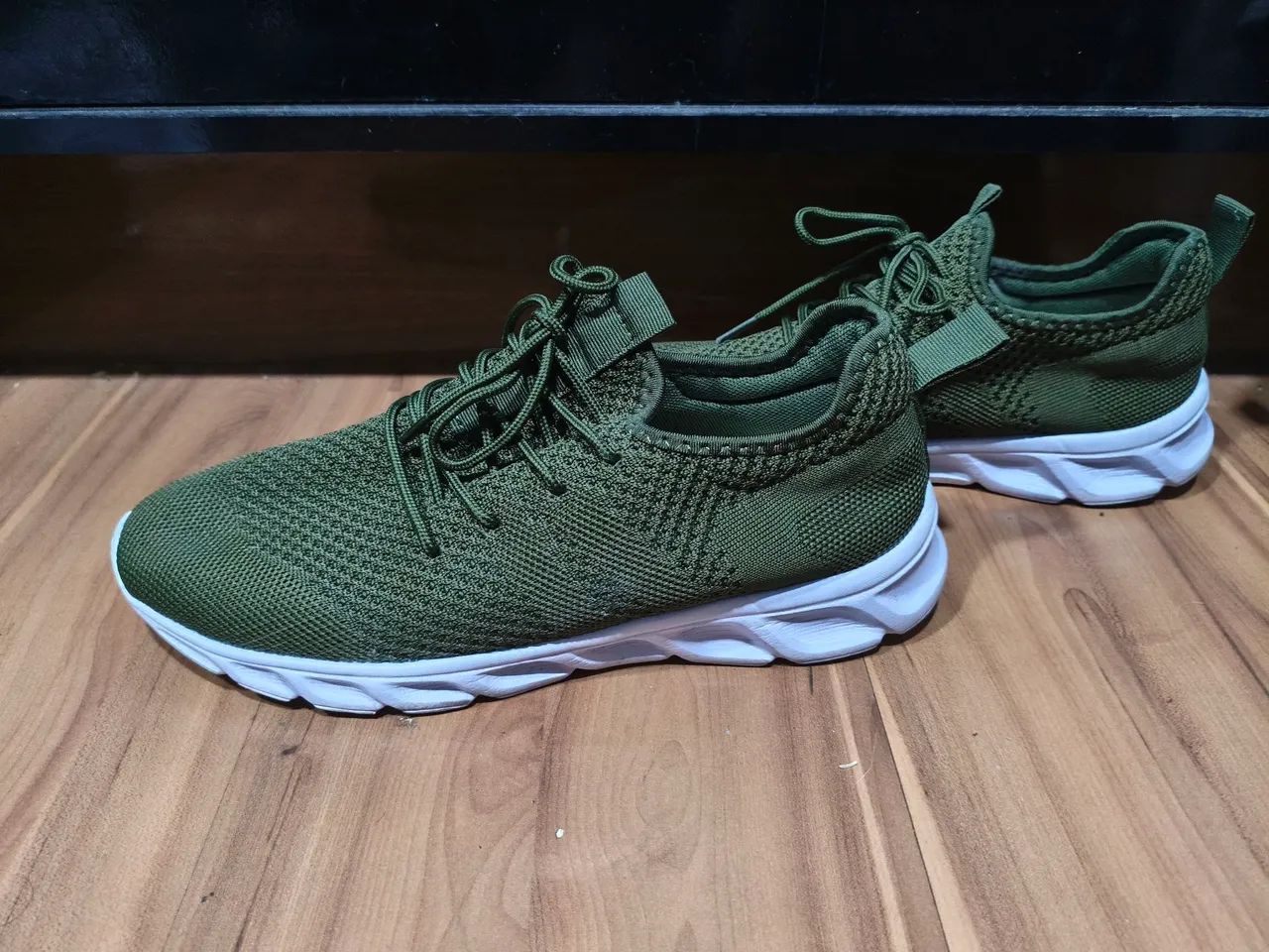Tênis de treino número 40 