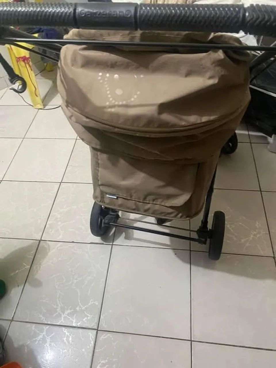 Vendo carrinho de bebe usado  - Foto 2