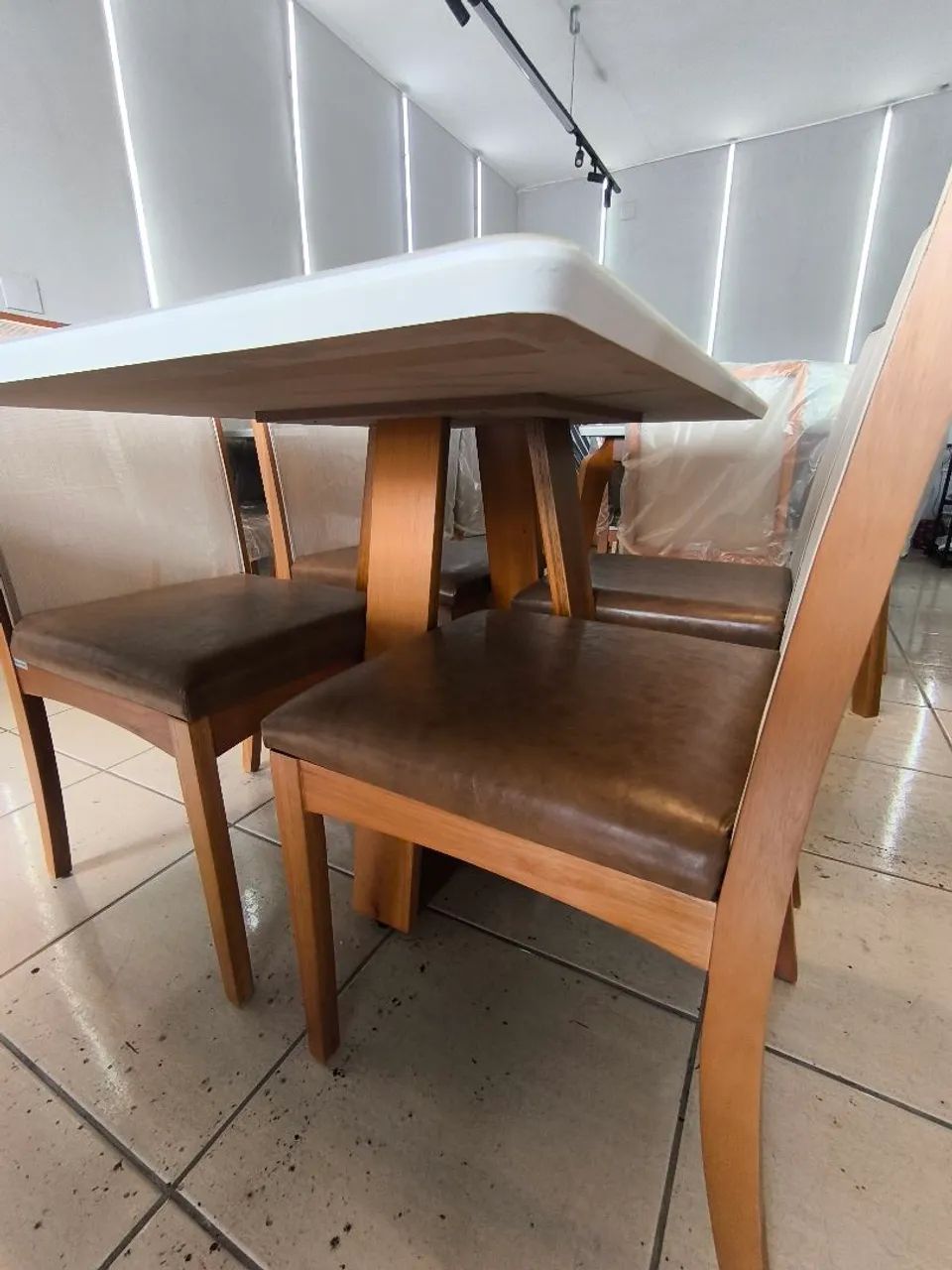 MESA DE JANTAR+4 CADEIRAS BELÍSSIMAS - Foto 3