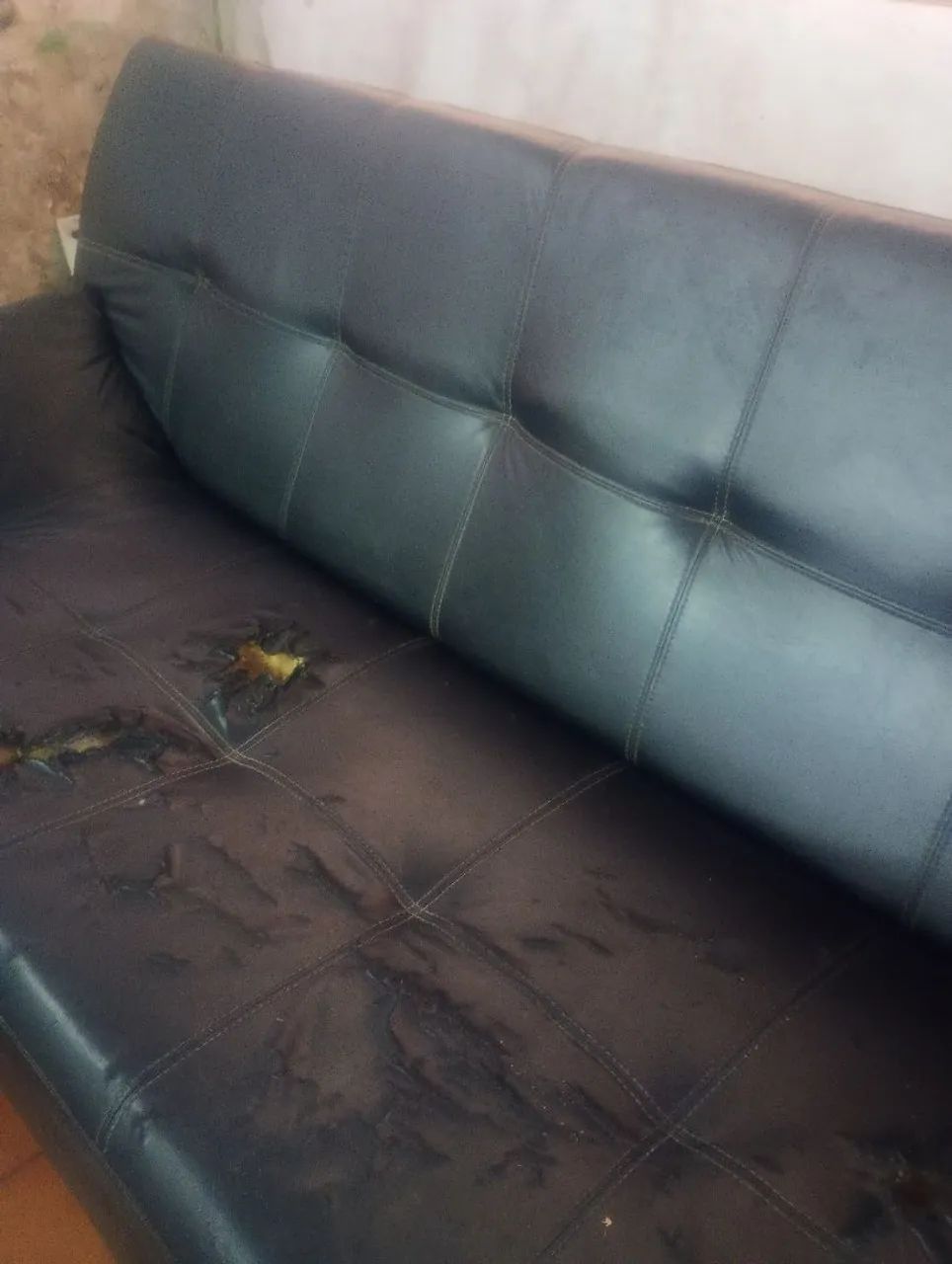 Sofá 3 lugares couro / entrego / aceito cartão  - Foto 3