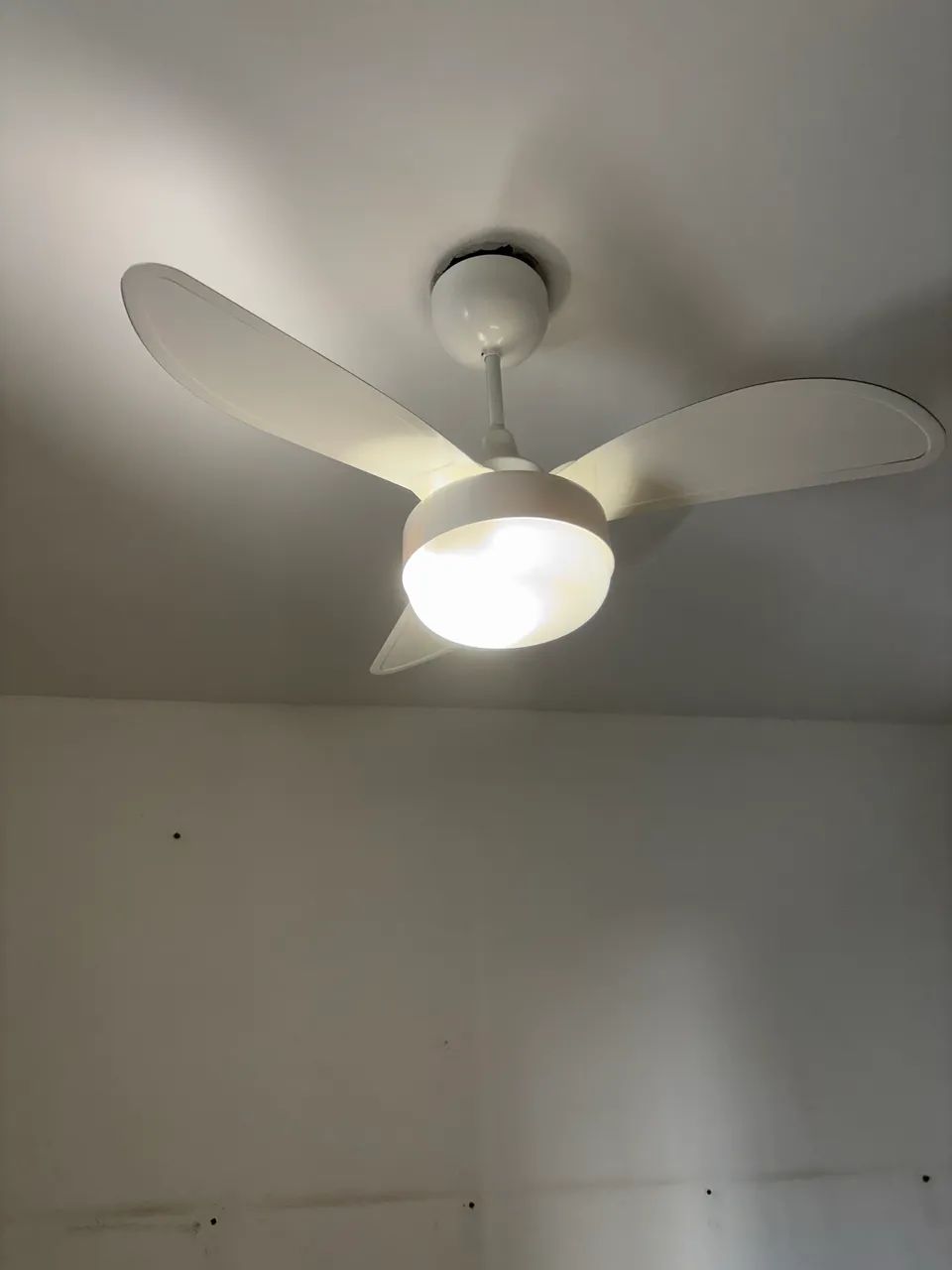 Modelo moderno branco compacto (pás arredondadas e luminária embutida) - Foto 2