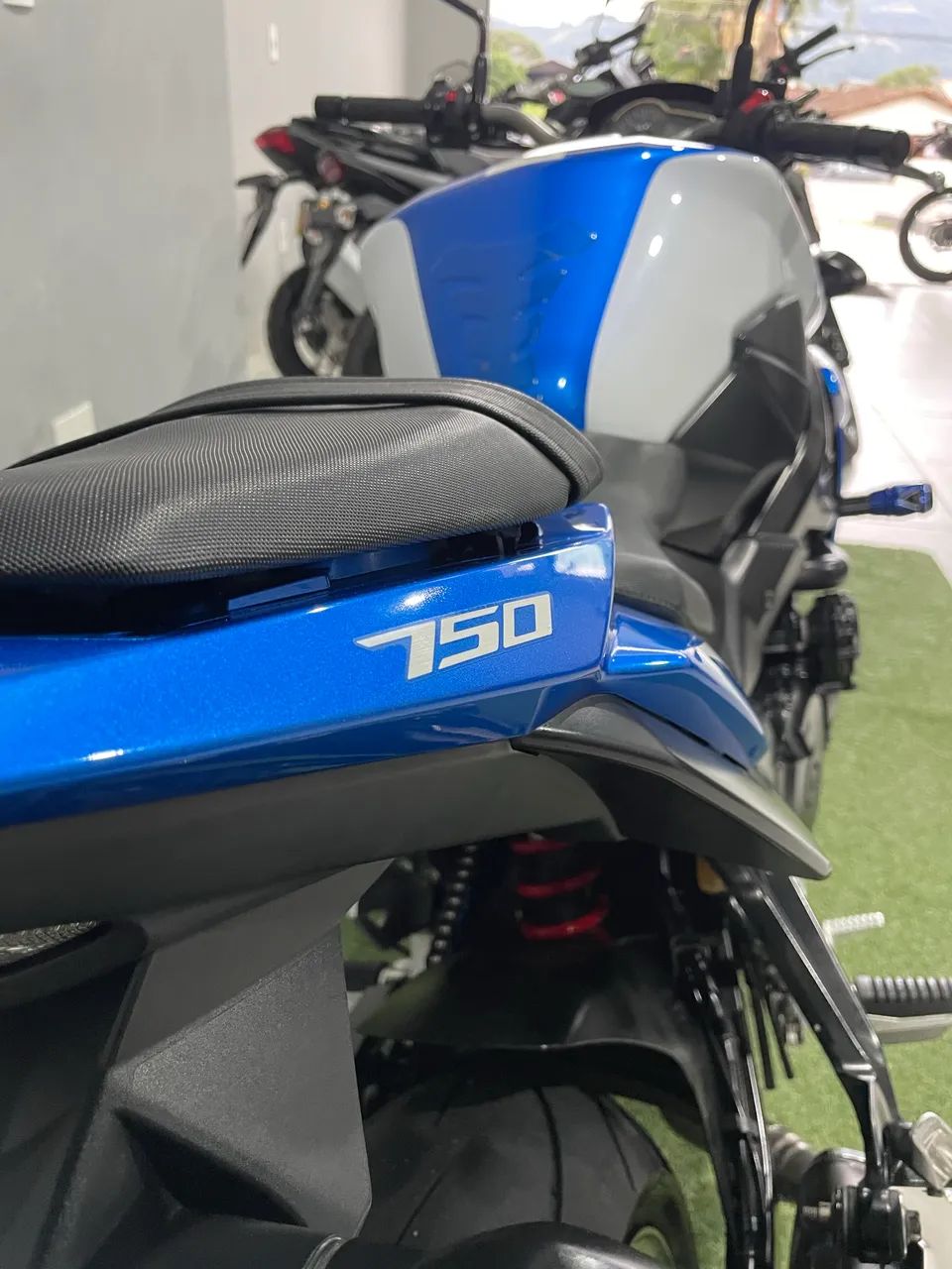 SUZUKI - GSR 750 ZA  - Foto 4