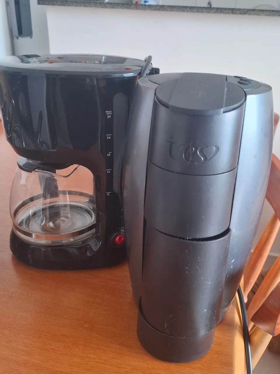 Duas cafeteiras 