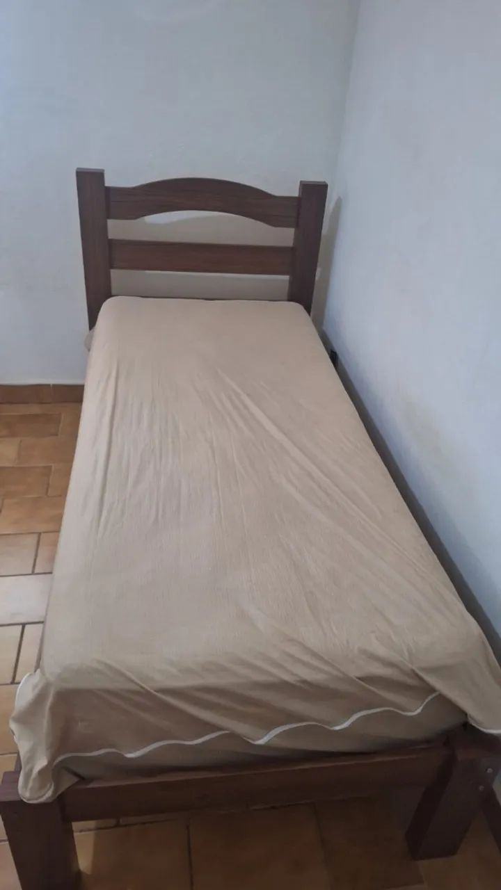 Cama e colchão solteiro