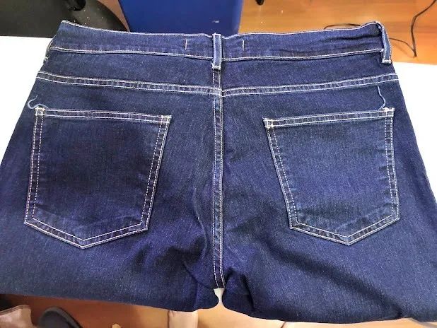 Tamanho 42, calça jeans escuro, nova - Foto 4