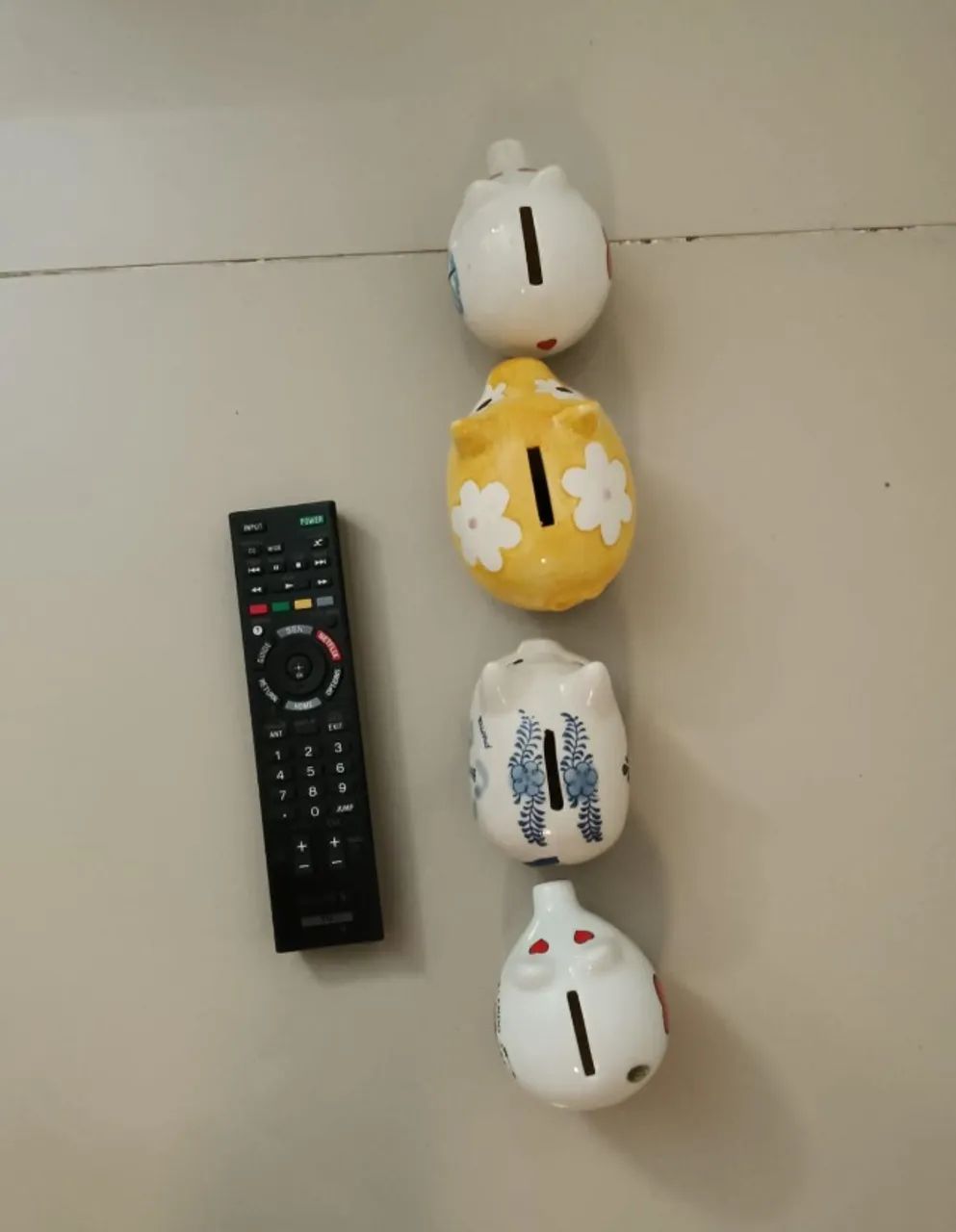 Kit 4 miniaturas cofrinhos em porcelana - Foto 4