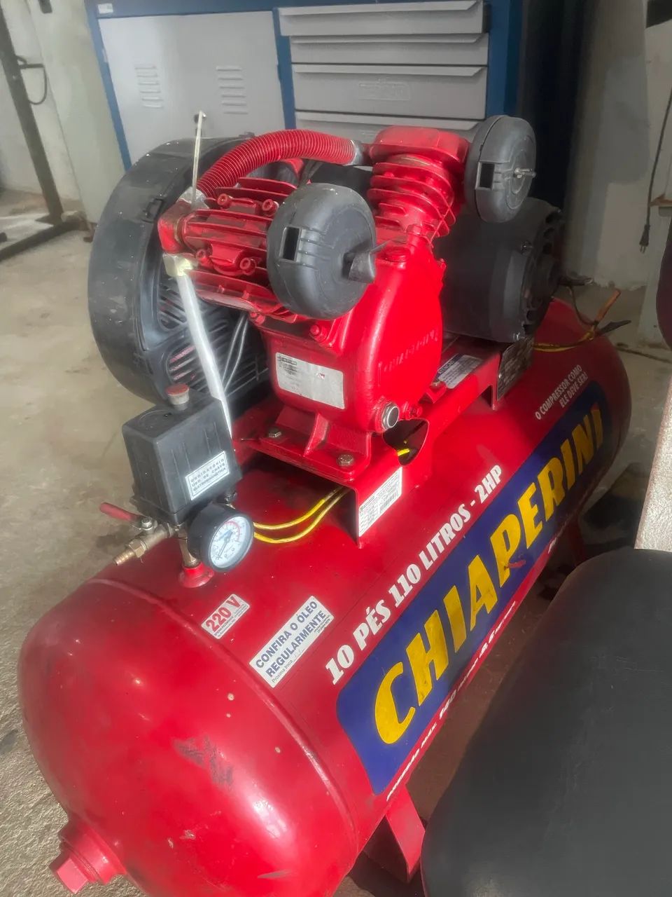 Vendo um compressor  10 pés 110 litros 