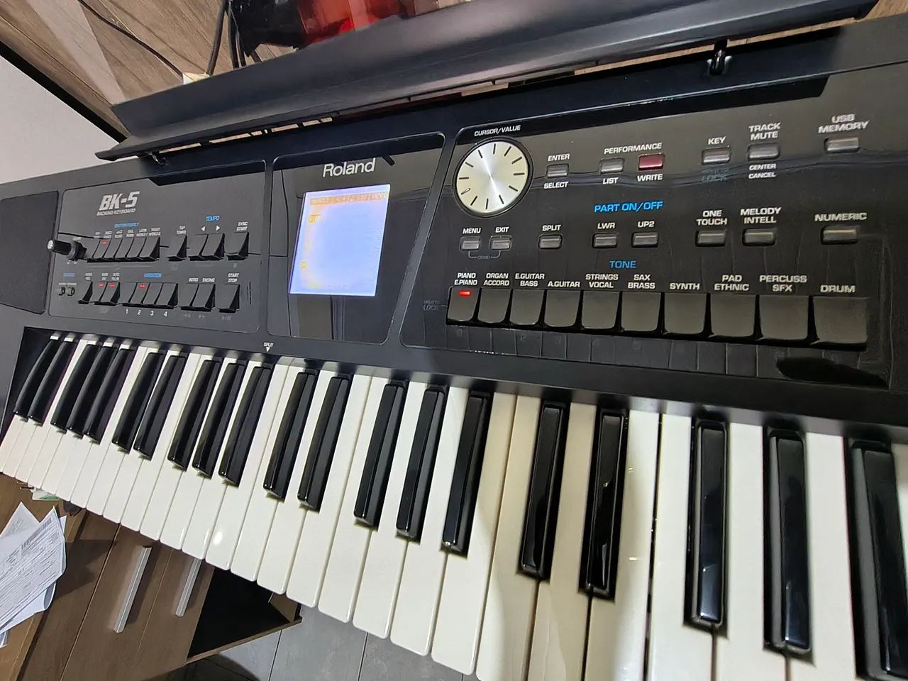Teclado Roland BK 5 com tripé e bag