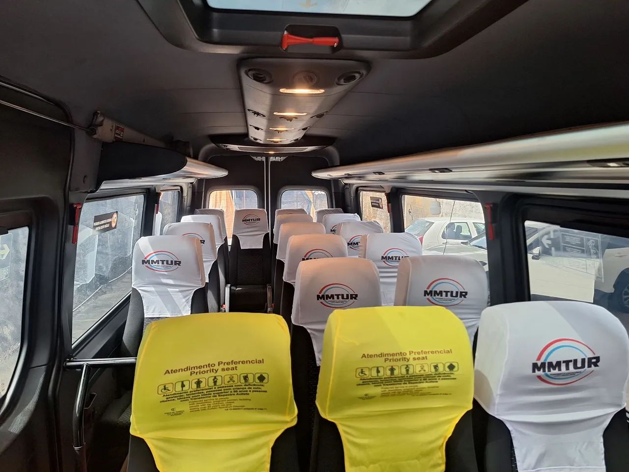 Serviço de aluguel de van comporta 20 passageiros  - Foto 3