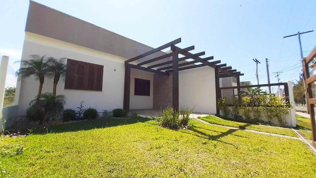 EM OF.ER.TA! Casa 2 dormitórios, 600m da beira mar junto ao Posto Gasolina Madeira