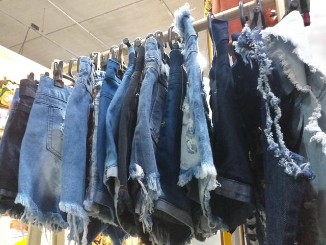 Vendo lote de shorts jeans novos na etiqueta 270 sai a 15,00 cada peças