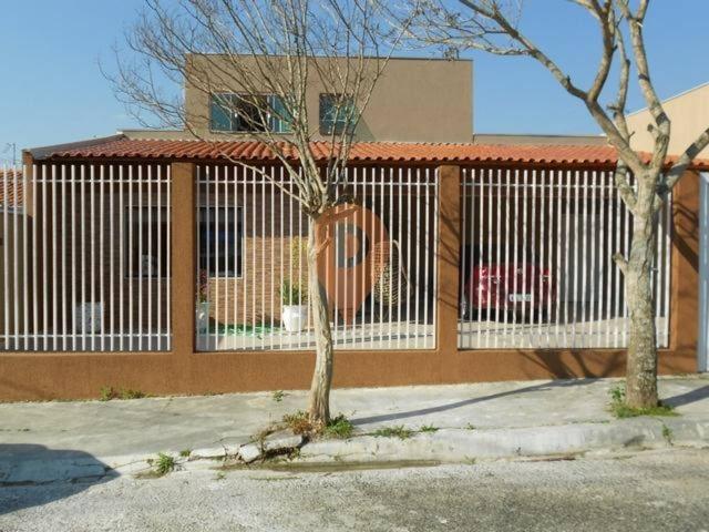 Excelente residencia em alvenaria conjunto Mercúrio com aprox. 214 m de área