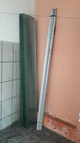 Prateleiras de vidro 28,00; Cremalheira 7, suporte 1,50