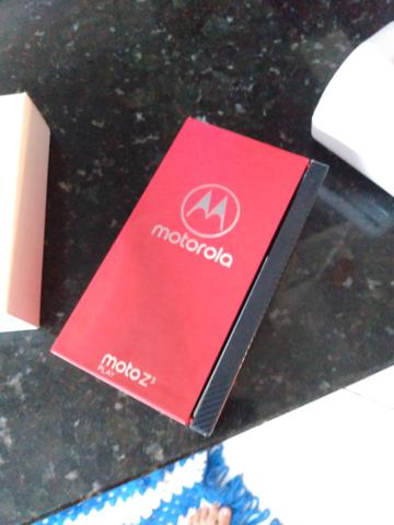 Caixa moto z3 play com manuais - Foto 2