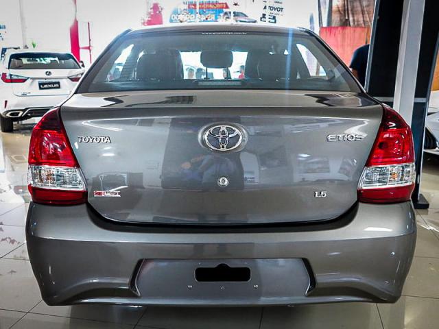 TOYOTA ETIOS SEDAN X PLUS 15 MT 19/20 - Foto 5