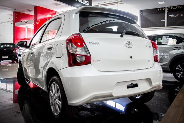 TOYOTA ETIOS HATCH X PLUS 15 AT 19/20 - Foto 6