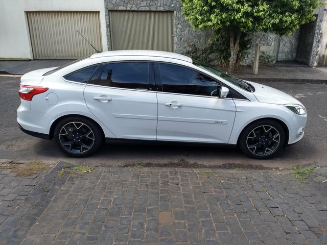 Ford Focus sedã - Foto 3