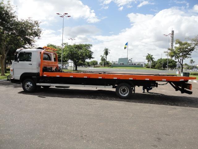 Caminhao guincho plataforma de 07mts,volkswagem-10.160,motor:cummis - Foto 6
