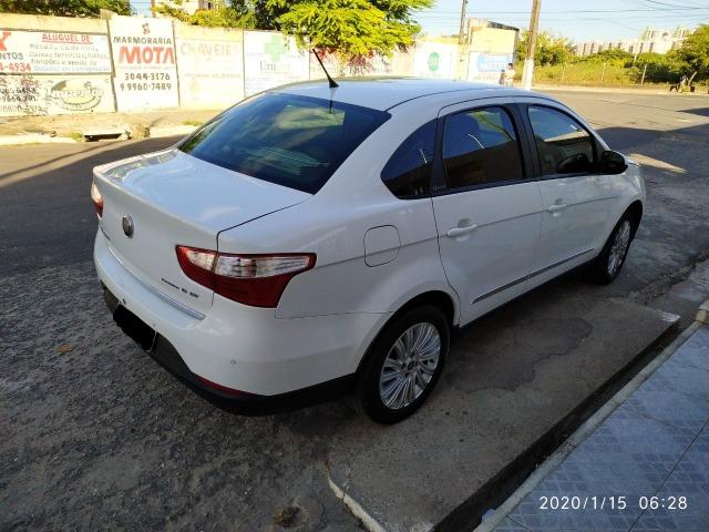 Fiat Grand Siena 1.6 16v Essence Manual FLEX 2015 - Foto 11