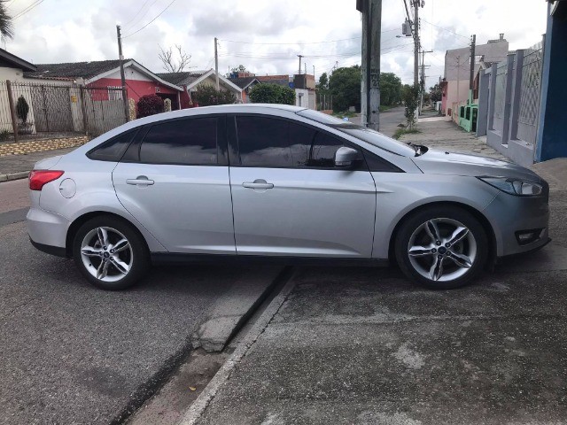 FOCUS SEDAN